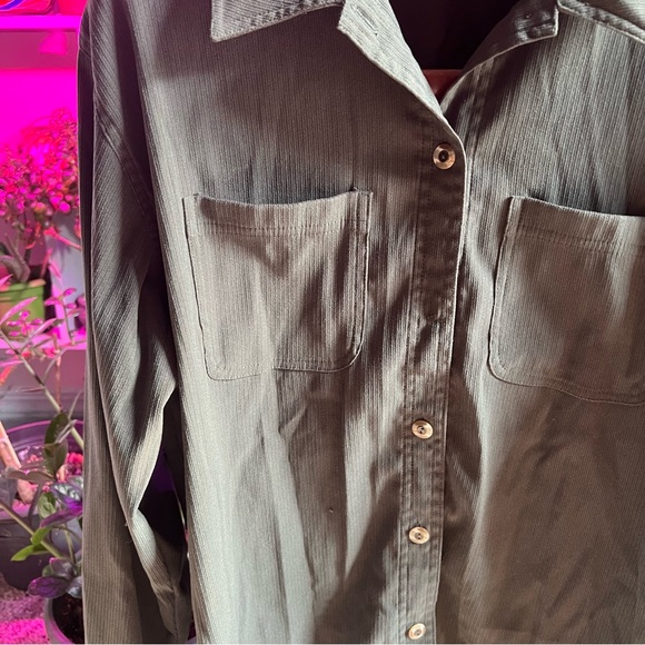 Vintage green button up! - Picture 3 of 5